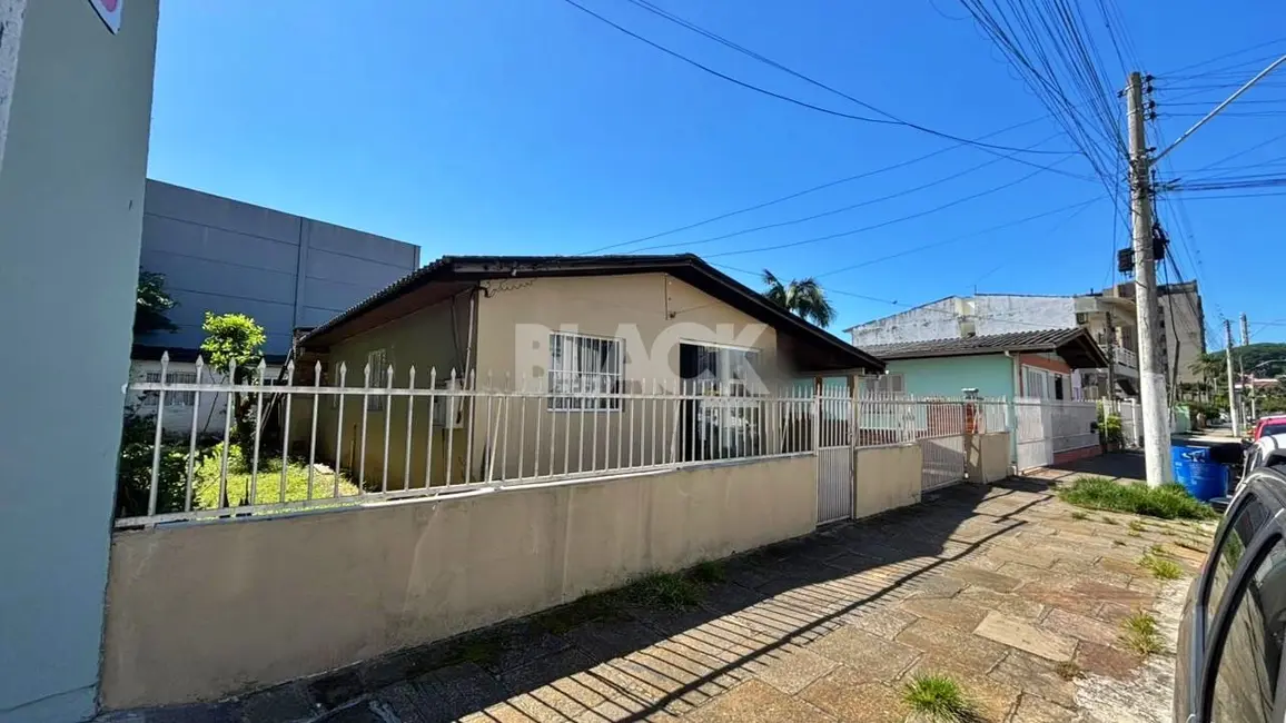 Foto 2 de Casa com 3 quartos à venda, 150m2 em Centro, Torres - RS