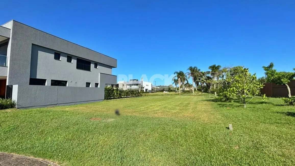 Foto 1 de Terreno / Lote à venda, 453m2 em Torres - RS