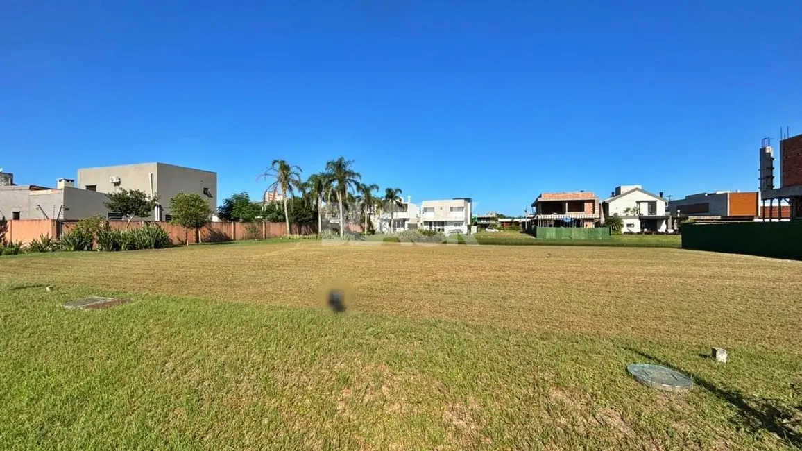 Foto 1 de Terreno / Lote à venda, 360m2 em Torres - RS