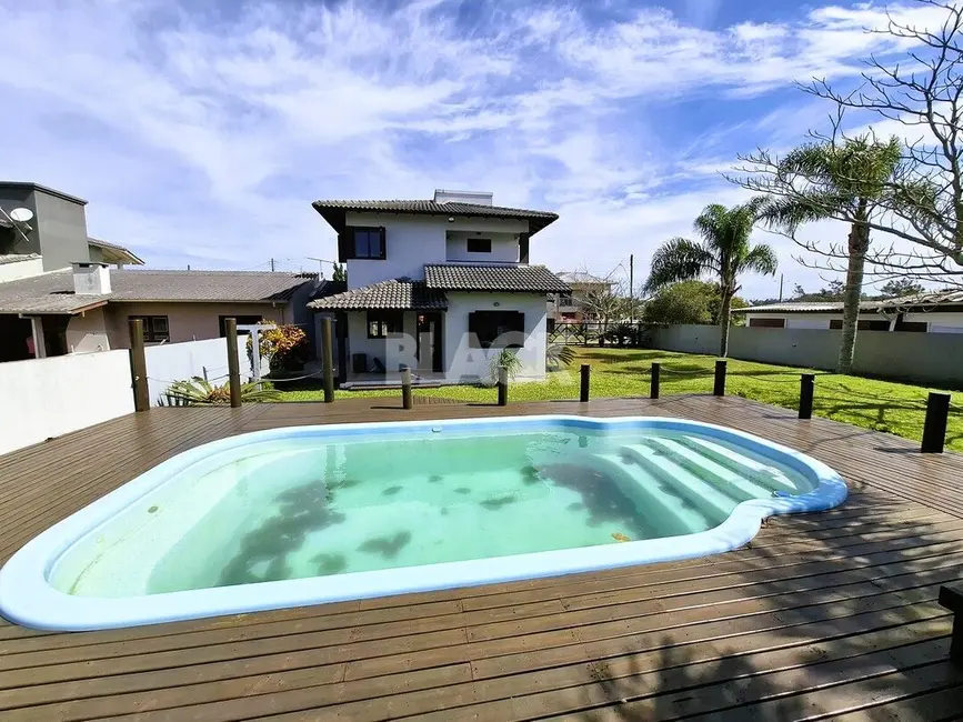 Foto 9 de Casa com 4 quartos à venda, 180m2 em Torres - RS