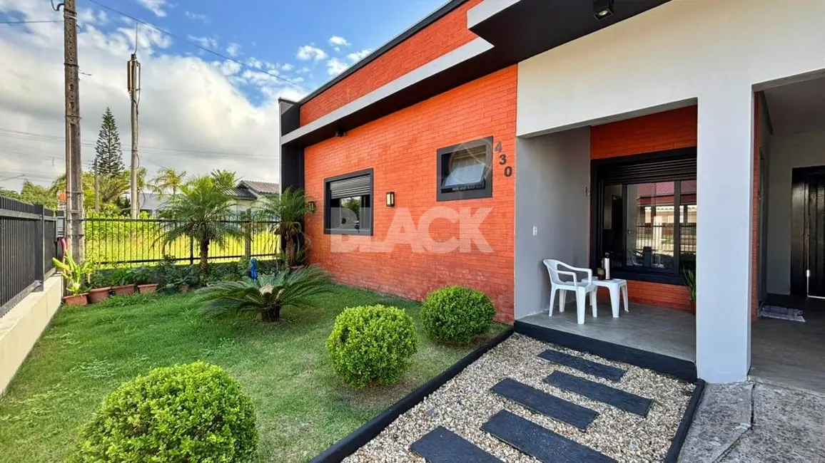 Foto 2 de Casa com 3 quartos à venda, 199m2 em Torres - RS