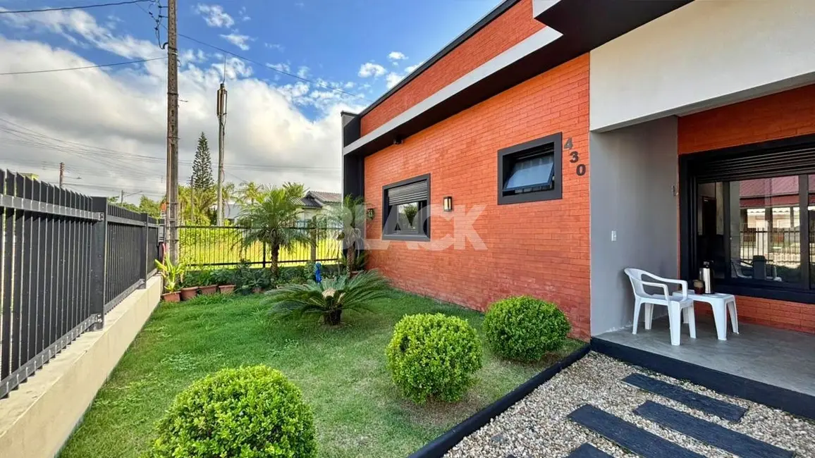 Foto 3 de Casa com 3 quartos à venda, 199m2 em Torres - RS