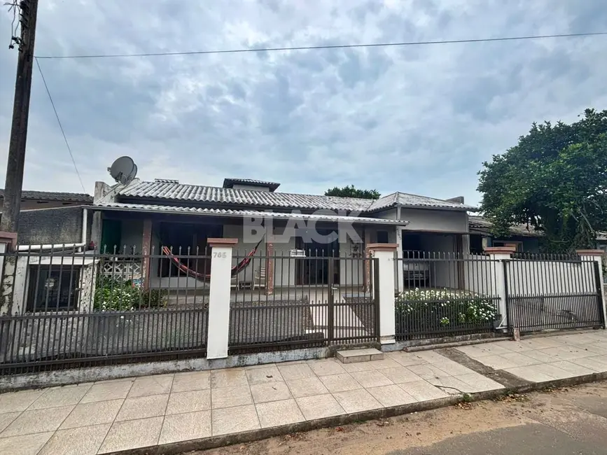 Foto 2 de Casa com 3 quartos à venda, 158m2 em Torres - RS
