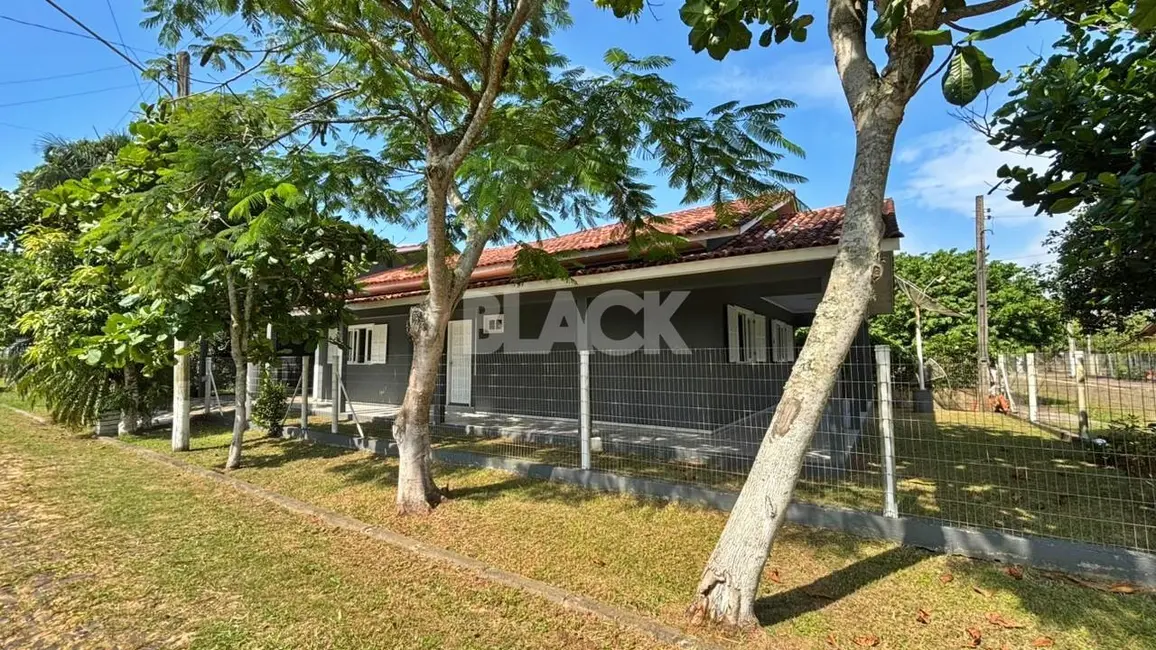 Foto 2 de Casa com 3 quartos à venda, 190m2 em Torres - RS