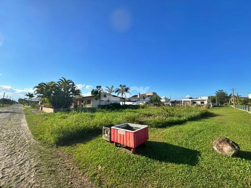 Foto 1 de Terreno / Lote à venda, 375m2 em Passo De Torres - SC