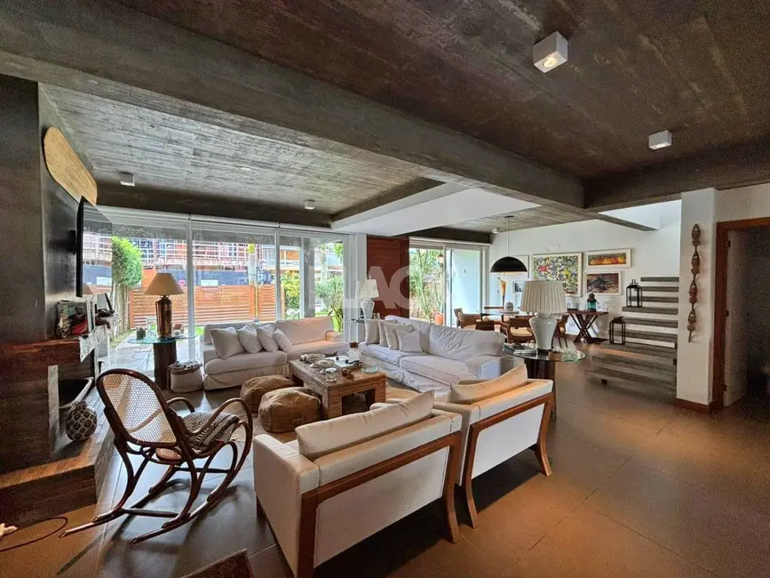 Foto 9 de Casa com 4 quartos à venda, 338m2 em Torres - RS