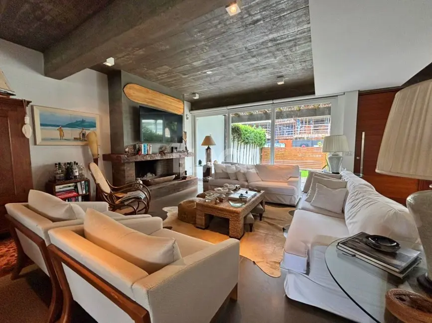 Foto 4 de Casa com 4 quartos à venda, 338m2 em Torres - RS