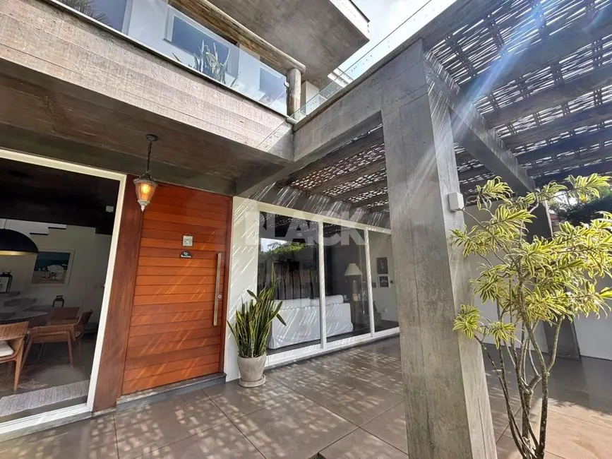 Foto 3 de Casa com 4 quartos à venda, 338m2 em Torres - RS