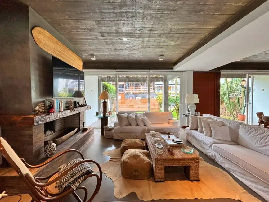 Foto 5 de Casa com 4 quartos à venda, 338m2 em Torres - RS