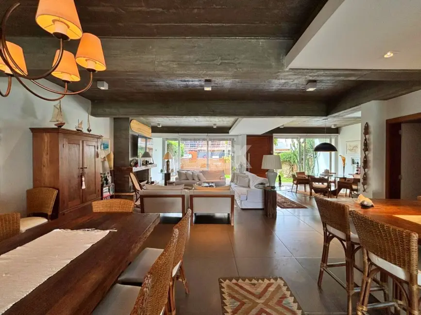 Foto 8 de Casa com 4 quartos à venda, 338m2 em Torres - RS