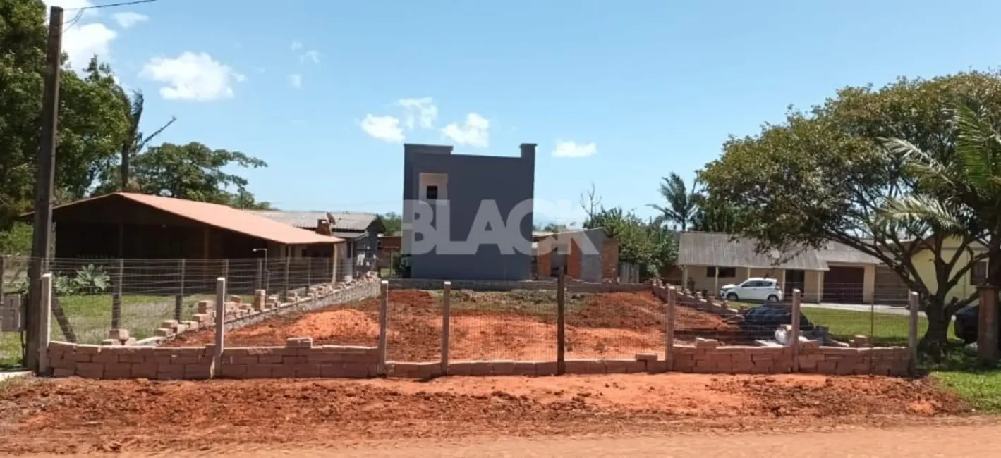 Foto 1 de Terreno / Lote à venda, 429m2 em Torres - RS