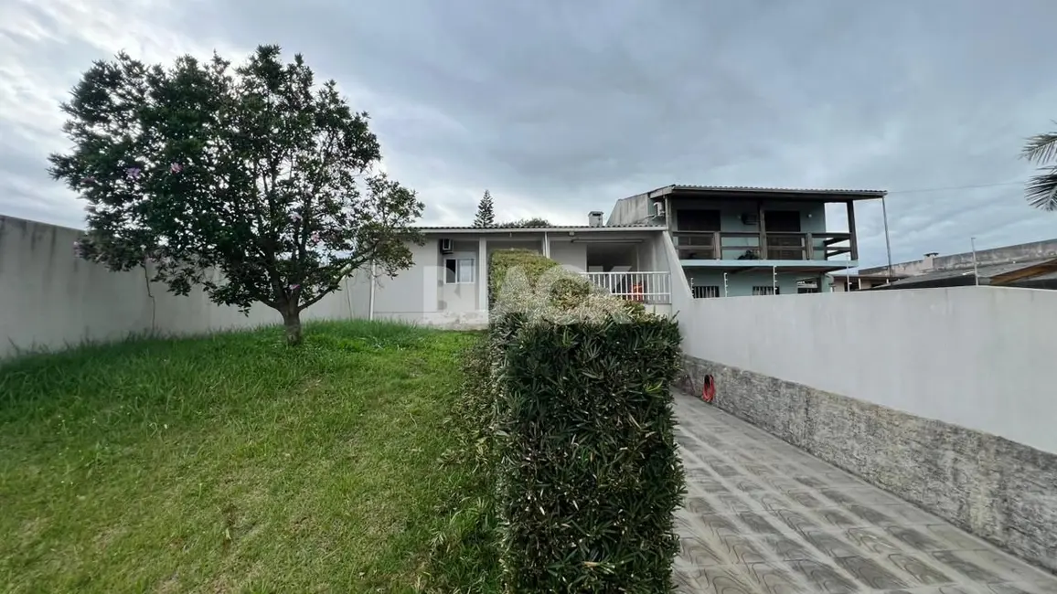 Foto 1 de Casa com 4 quartos à venda, 140m2 em Torres - RS