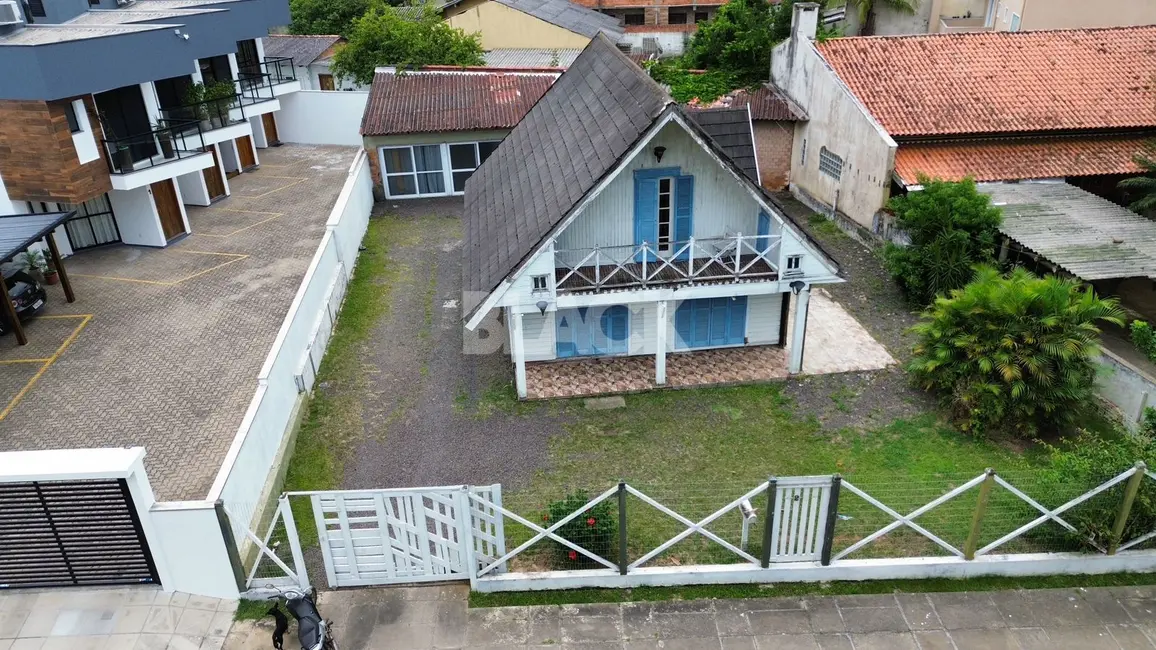Foto 4 de Casa com 2 quartos à venda, 150m2 em Torres - RS