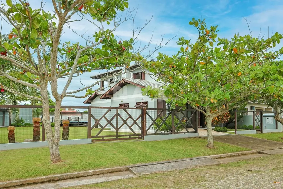 Foto 2 de Casa com 4 quartos à venda, 186m2 em Torres - RS