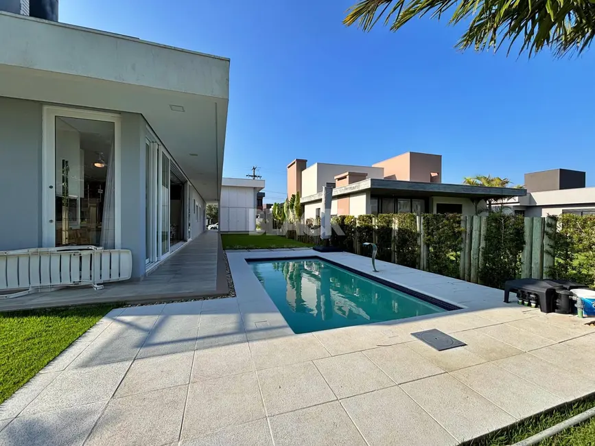 Foto 8 de Casa de Condomínio com 4 quartos à venda, 230m2 em Torres - RS