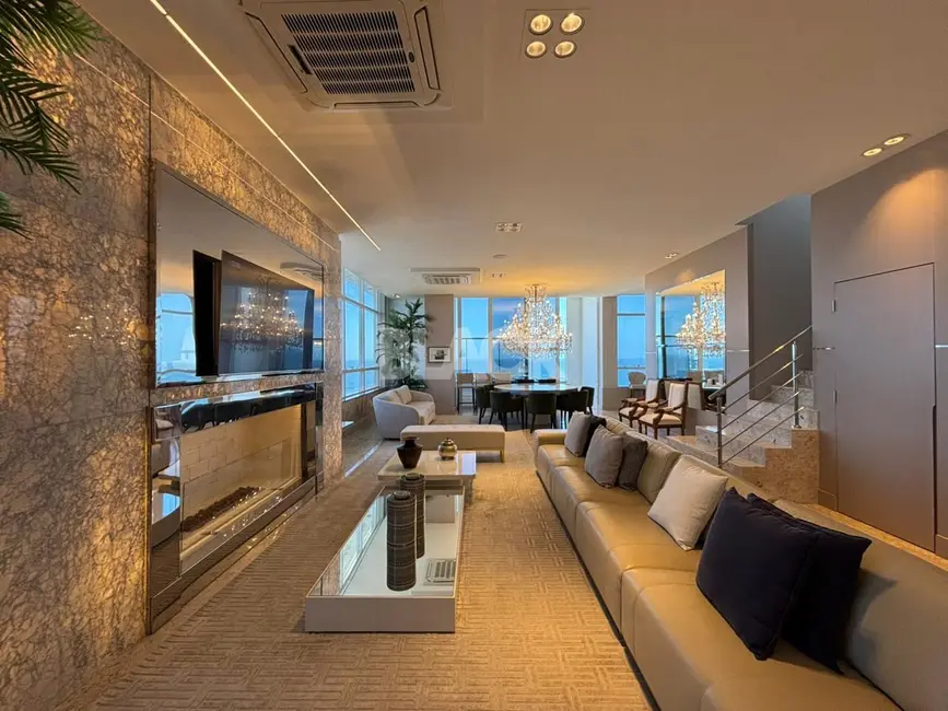 Foto 4 de Cobertura com 4 quartos à venda, 621m2 em Torres - RS