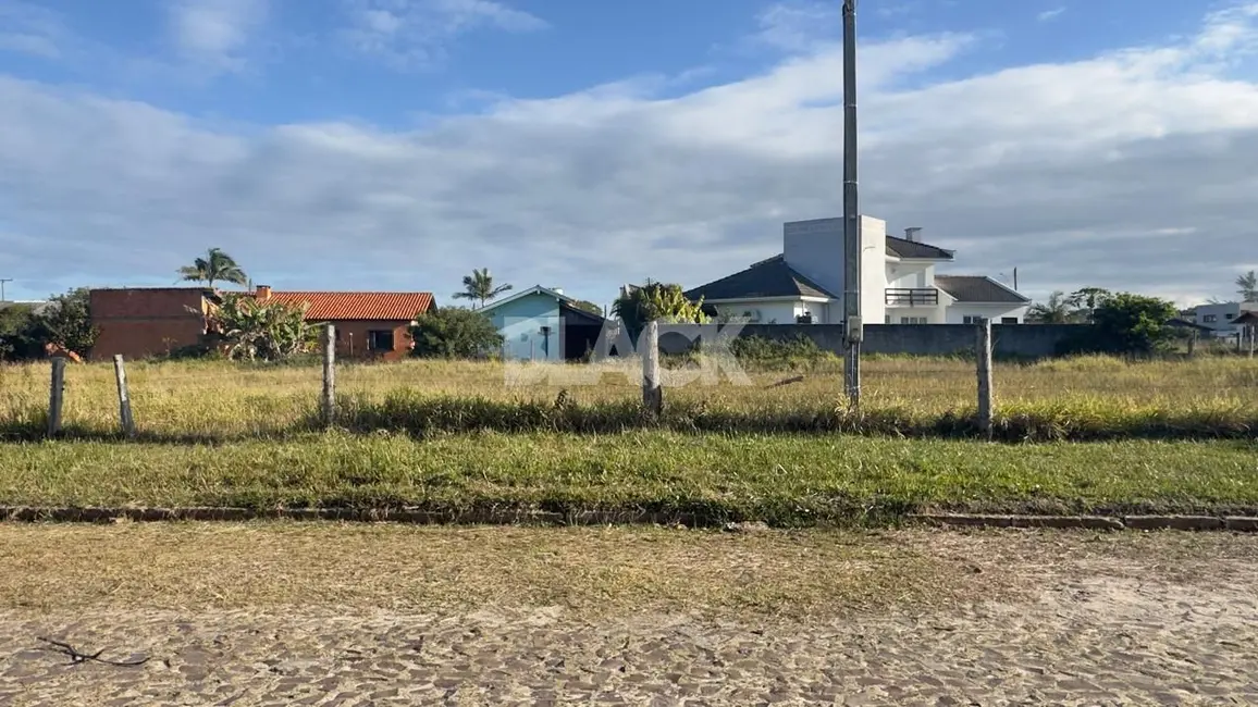 Foto 2 de Terreno / Lote à venda, 322m2 em Torres - RS