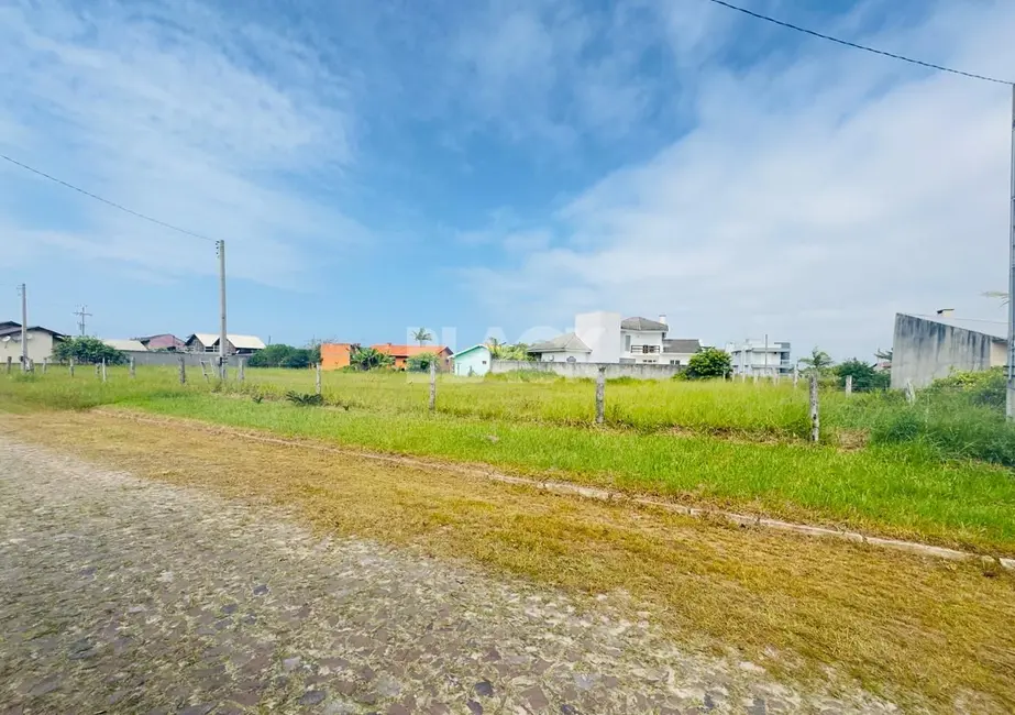 Foto 3 de Terreno / Lote à venda, 322m2 em Torres - RS