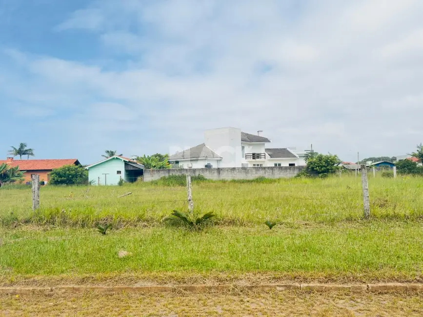Foto 1 de Terreno / Lote à venda, 322m2 em Torres - RS