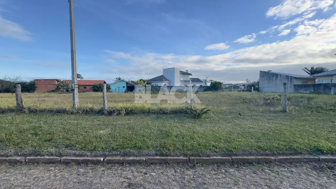 Foto 2 de Terreno / Lote à venda, 322m2 em Torres - RS