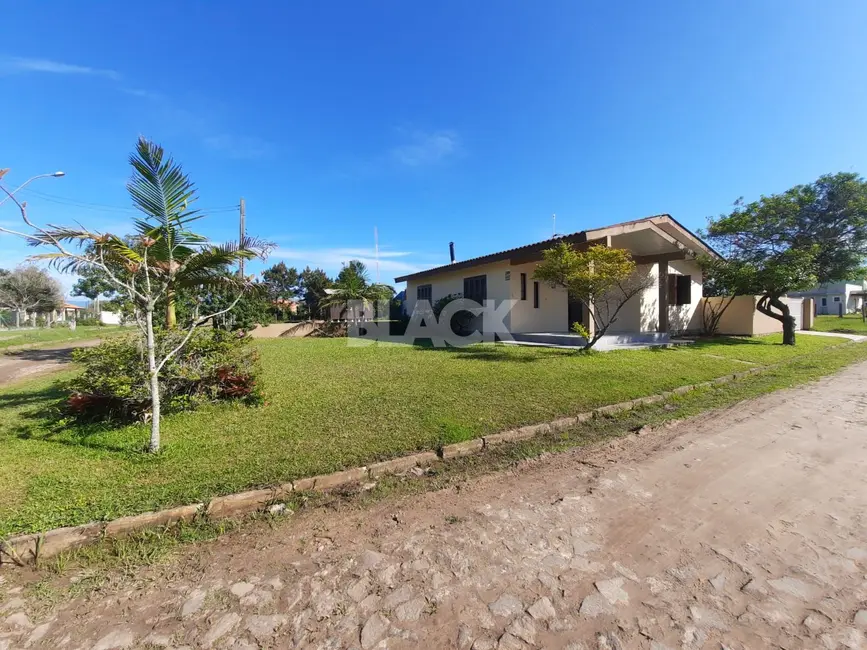 Foto 2 de Casa com 3 quartos à venda, 85m2 em Torres - RS