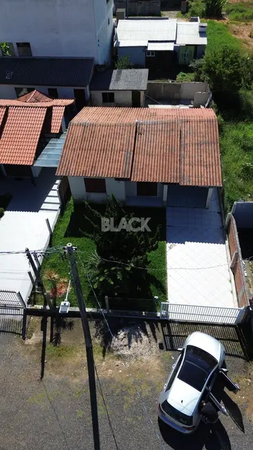 Foto 2 de Casa com 2 quartos à venda, 88m2 em Torres - RS