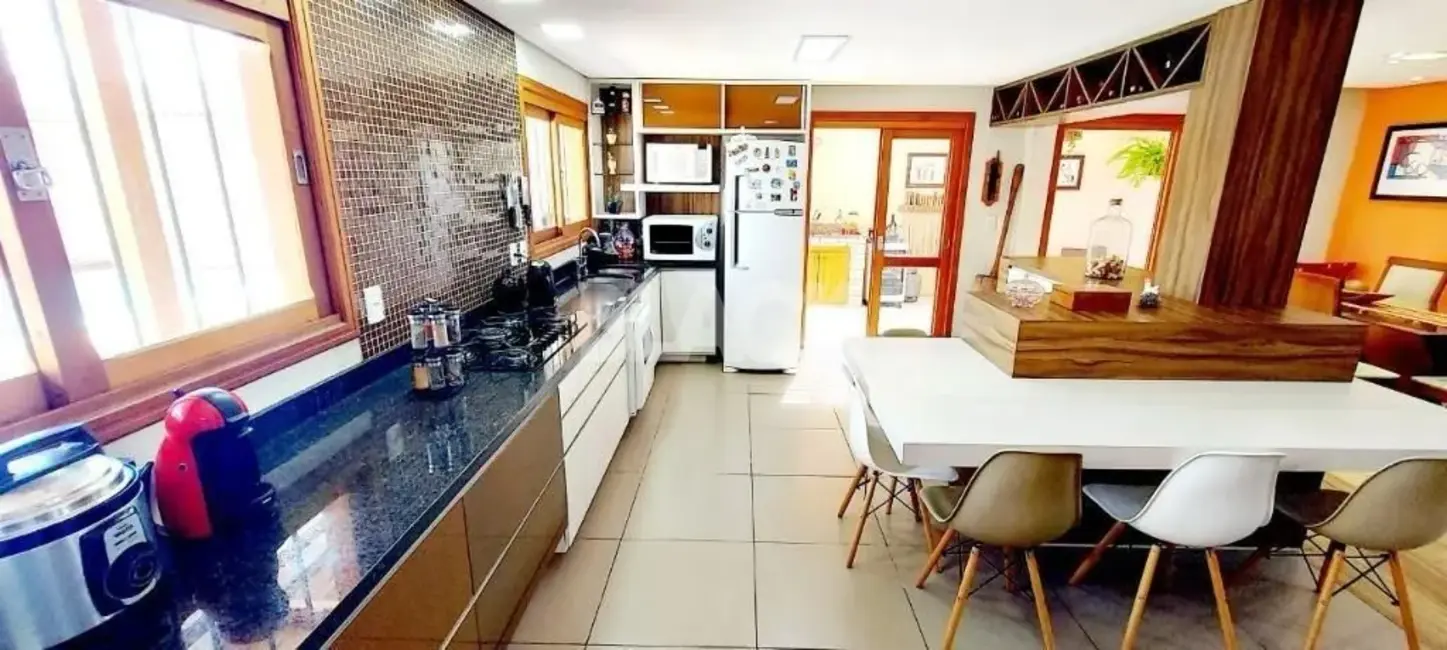 Foto 8 de Casa com 4 quartos à venda, 273m2 em Torres - RS