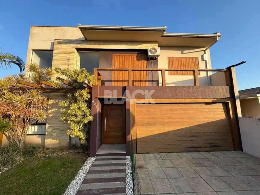 Foto 2 de Casa com 4 quartos à venda, 273m2 em Torres - RS
