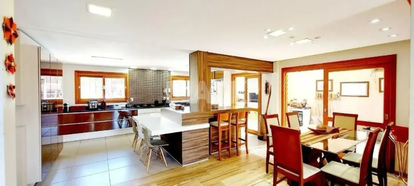 Foto 9 de Casa com 4 quartos à venda, 273m2 em Torres - RS