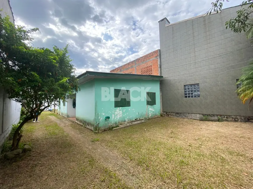 Foto 1 de Terreno / Lote à venda, 177m2 em Torres - RS