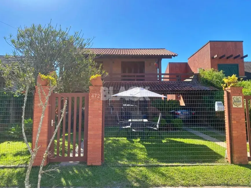 Foto 2 de Casa com 6 quartos à venda, 248m2 em Torres - RS