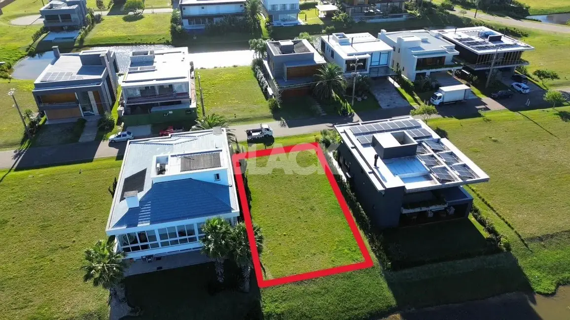 Foto 5 de Terreno / Lote à venda, 450m2 em Torres - RS