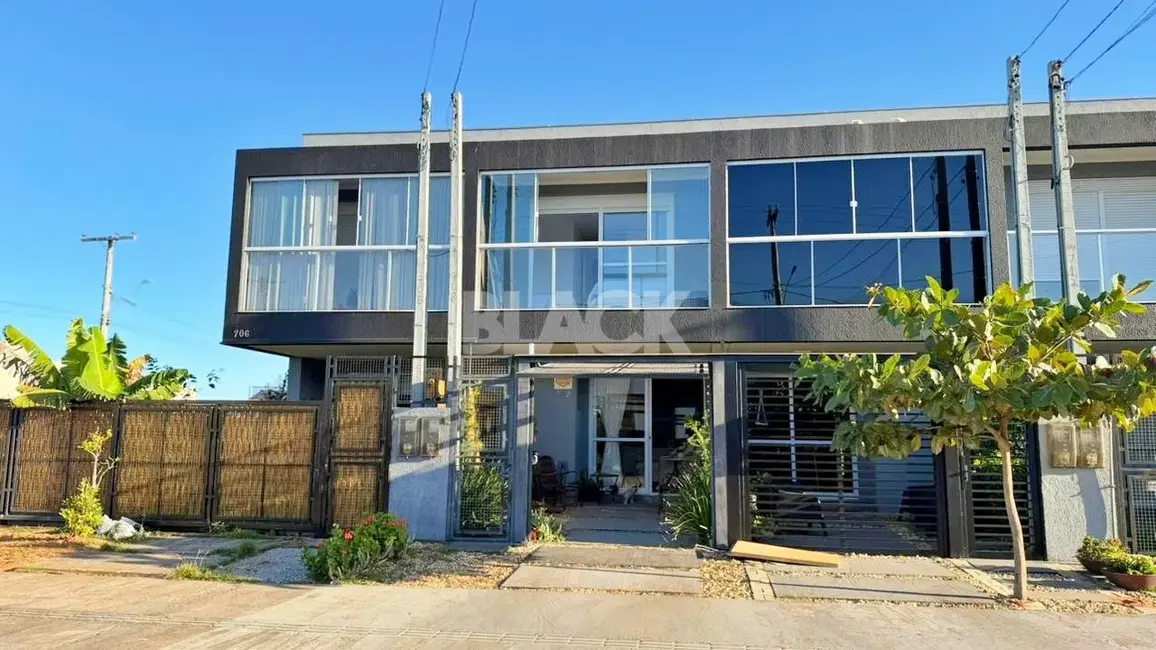 Foto 2 de Sobrado com 2 quartos à venda, 87m2 em Torres - RS