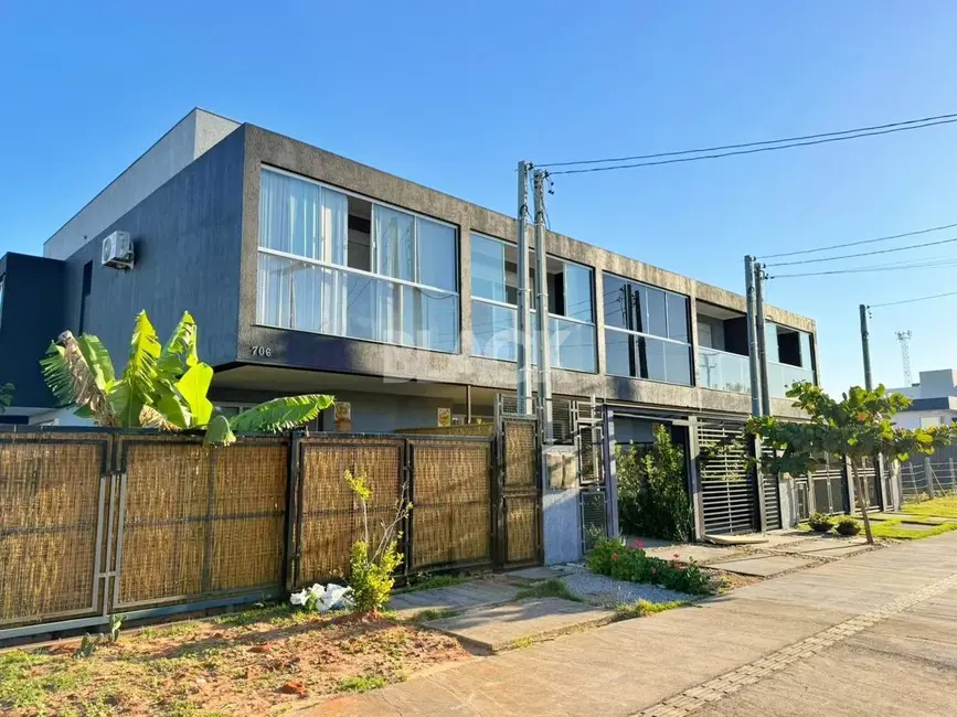 Foto 1 de Sobrado com 2 quartos à venda, 87m2 em Torres - RS
