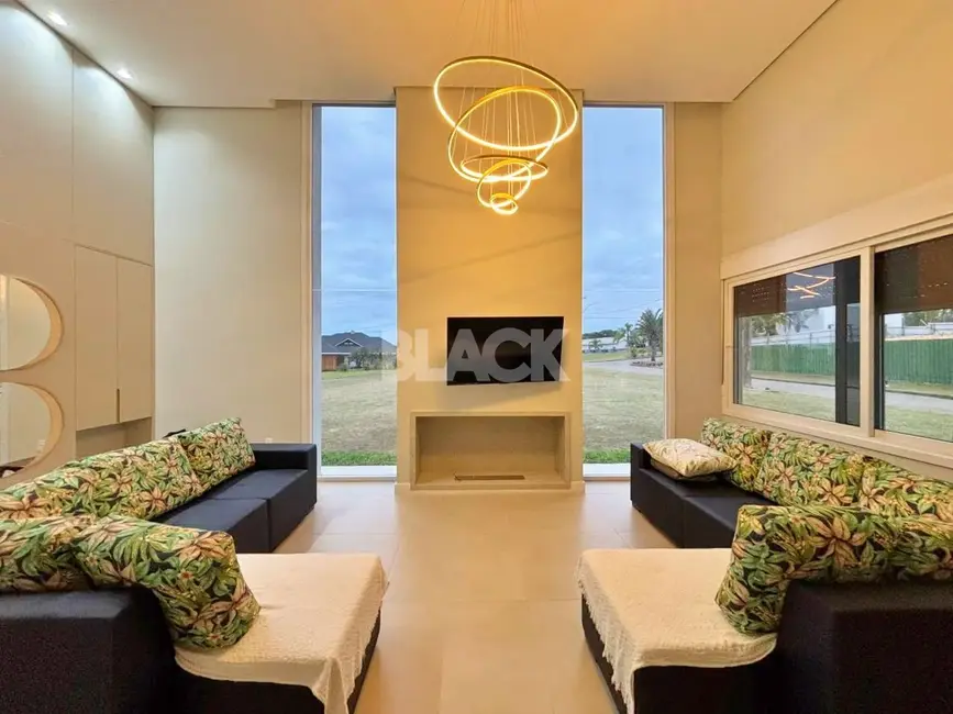 Casa de Condomínio com 3 quartos à venda, 248m2 em Torres - RS - imagem 5 Foto 5 de Casa de Condomínio com 3 quartos à venda, 248m2 em Torres - RS