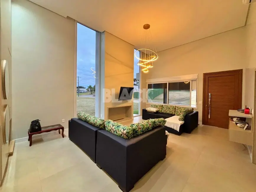 Casa de Condomínio com 3 quartos à venda, 248m2 em Torres - RS - imagem 7 Foto 7 de Casa de Condomínio com 3 quartos à venda, 248m2 em Torres - RS