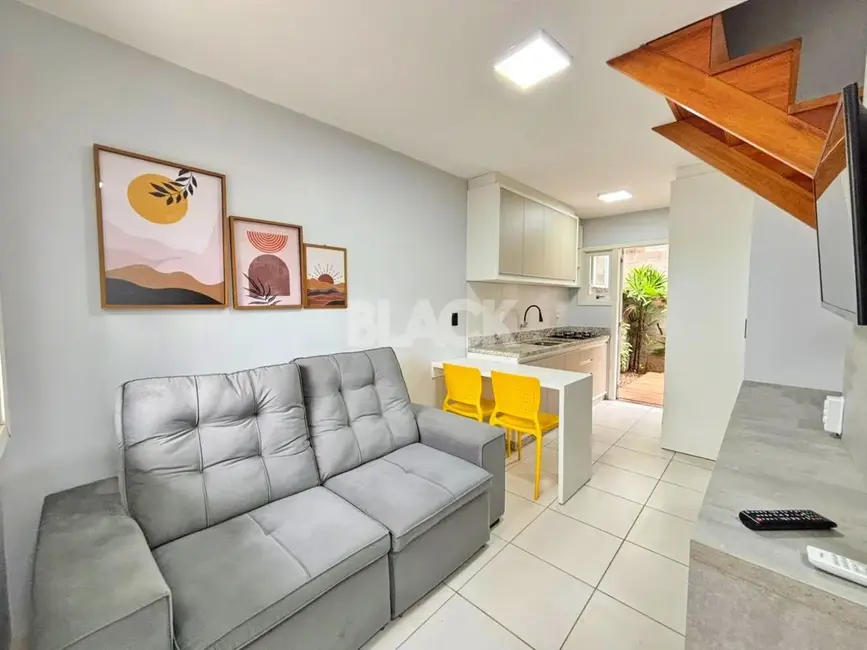 Foto 2 de Sobrado com 2 quartos à venda, 54m2 em Torres - RS
