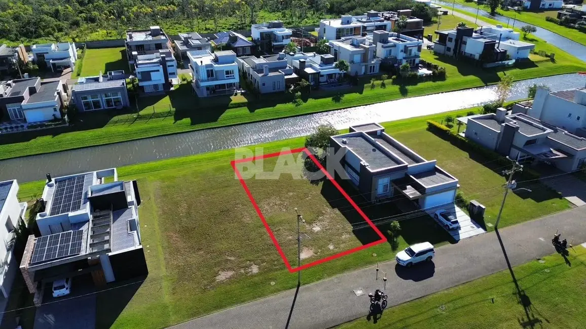Foto 1 de Terreno / Lote à venda, 420m2 em Torres - RS