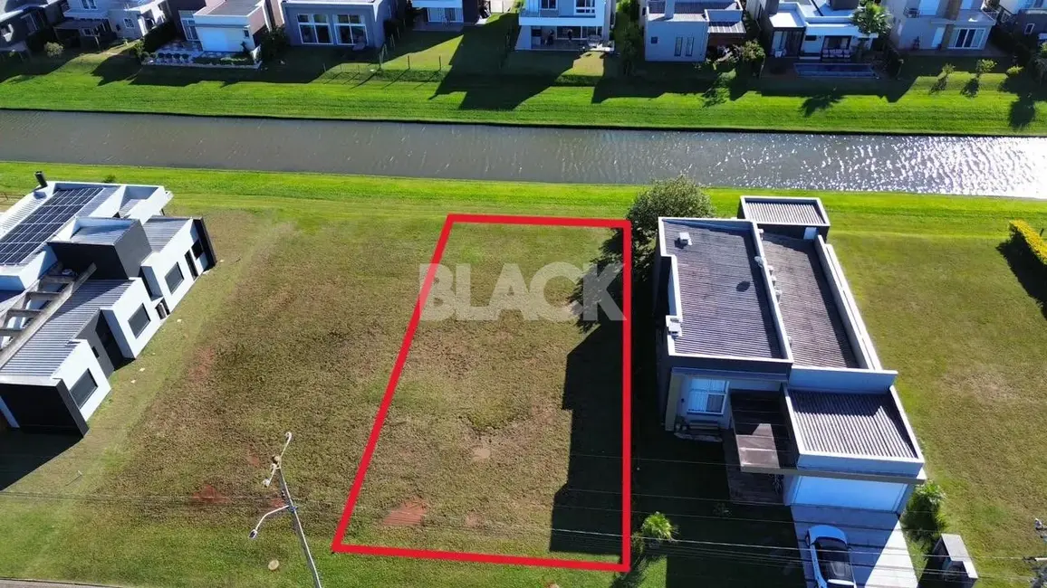 Foto 3 de Terreno / Lote à venda, 420m2 em Torres - RS