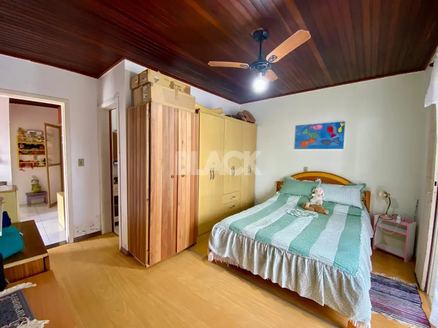 Foto 7 de Casa com 5 quartos à venda, 180m2 em Torres - RS