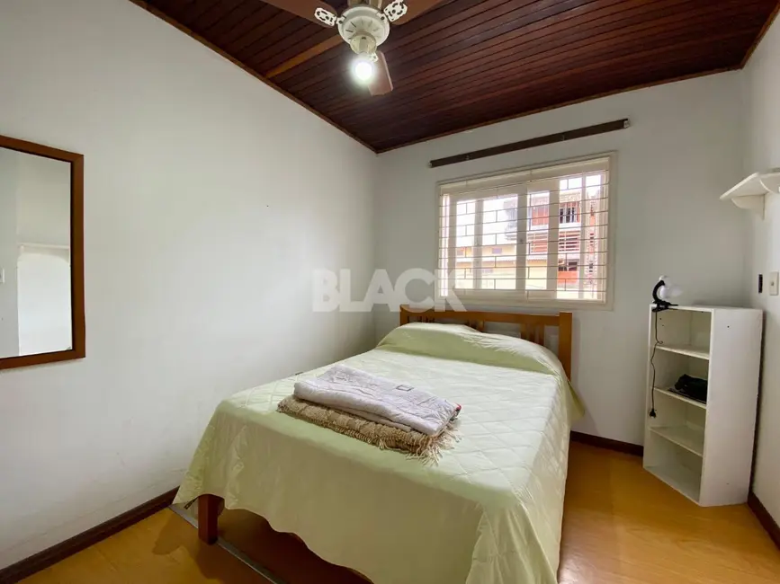 Foto 6 de Casa com 5 quartos à venda, 180m2 em Torres - RS