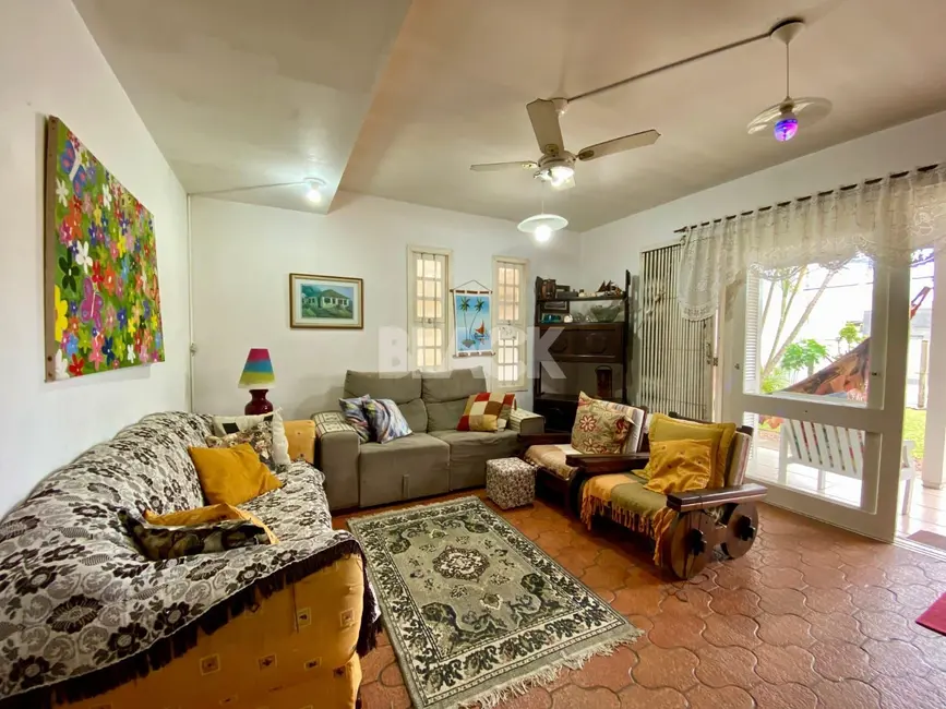 Foto 2 de Casa com 5 quartos à venda, 180m2 em Torres - RS