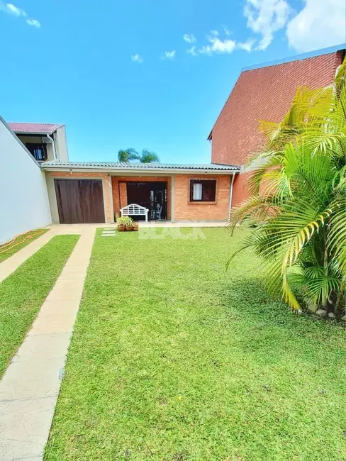 Foto 1 de Casa com 3 quartos à venda, 99m2 em Torres - RS