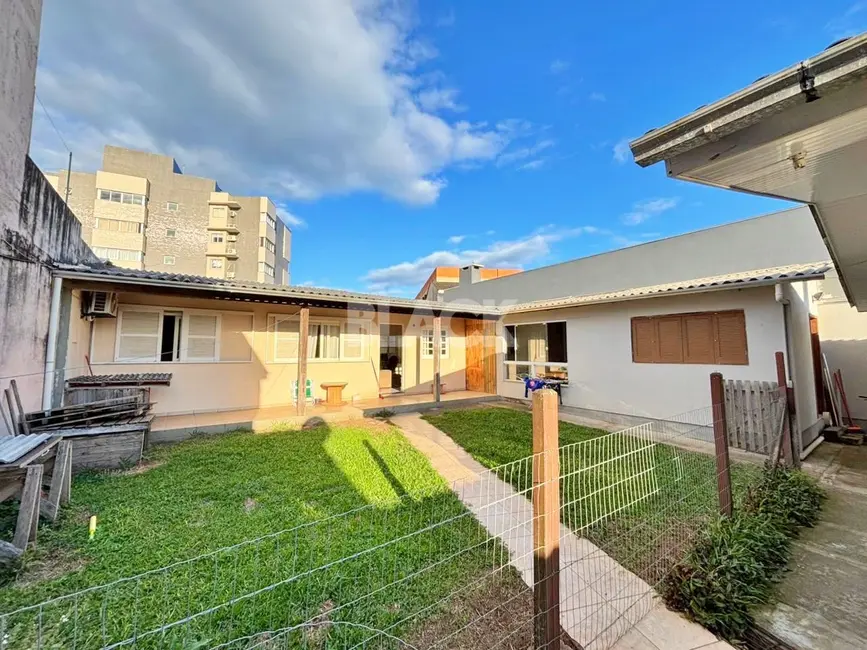 Foto 3 de Casa com 6 quartos à venda, 200m2 em Centro, Torres - RS