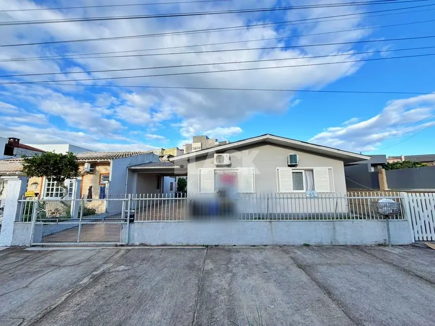 Foto 1 de Casa com 6 quartos à venda, 200m2 em Centro, Torres - RS