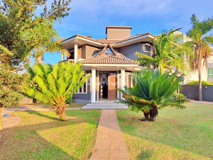 Foto 1 de Casa com 4 quartos à venda, 230m2 em Torres - RS