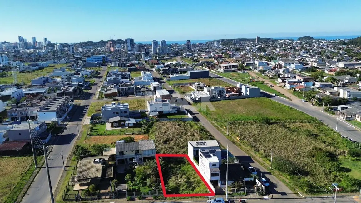 Foto 1 de Terreno / Lote à venda, 395m2 em Torres - RS