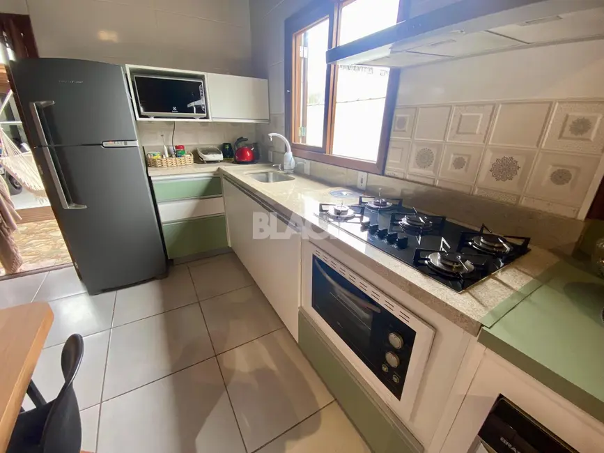 Foto 8 de Casa com 2 quartos à venda, 102m2 em Torres - RS