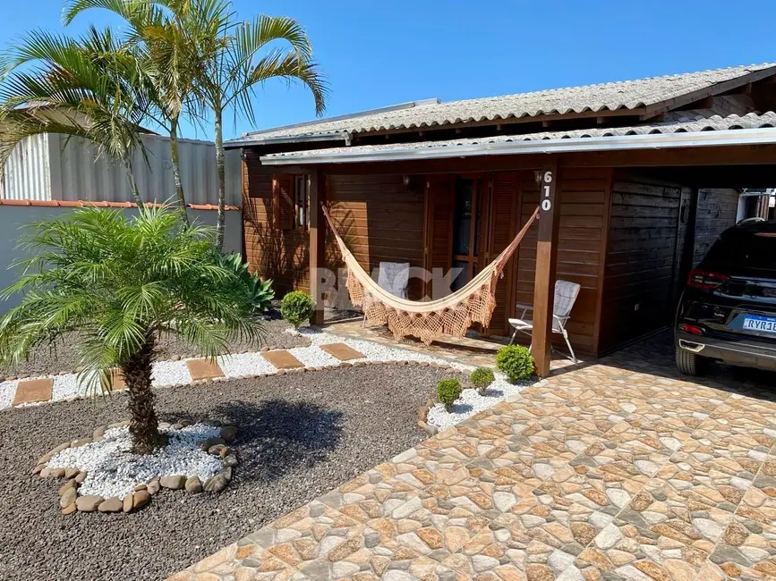 Foto 3 de Casa com 2 quartos à venda, 102m2 em Torres - RS