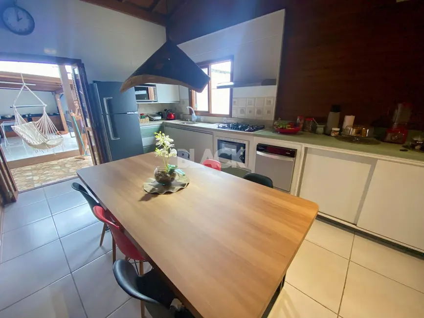 Foto 7 de Casa com 2 quartos à venda, 102m2 em Torres - RS